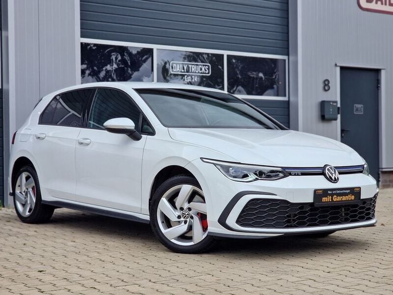 Weiß Gebraucht 2021 VW Golf VIII GTE Limousine | 19.900 € (Superpreis) - Bild 1/4