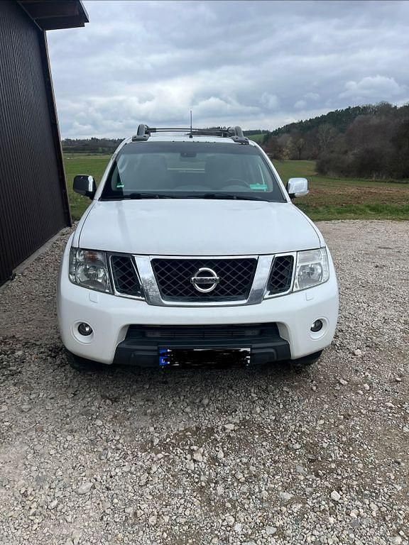 Gebraucht Nissan Navara 231 PS (169 kW) 2015 Weiß Pickup