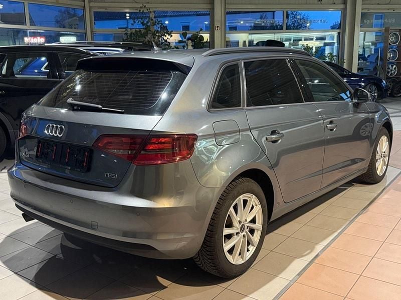 Gebraucht Audi A3 Attraction 110 PS (80 kW) 2016 Grau Limousine