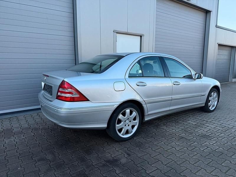 Gebraucht Mercedes C180 143 PS (105 kW) 2004 Silber Limousine