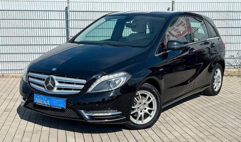 Gebraucht Mercedes B180 122 PS (89 kW) 2012 Schwarz Van / Kleinbus