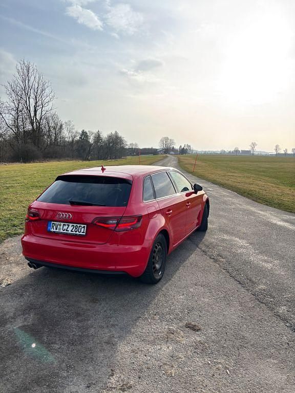 Gebraucht Audi A3 Ambition 150 PS (110 kW) 2013 Rot Limousine
