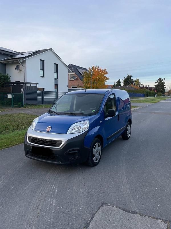 Blau Gebraucht 2018 Fiat Fiorino Van | 5.899 € - Bild 1/4