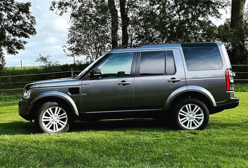 Grau Gebraucht 2014 Land Rover Discovery 4 HSE SUV | 25.000 € (Teuer) - Bild 1/4