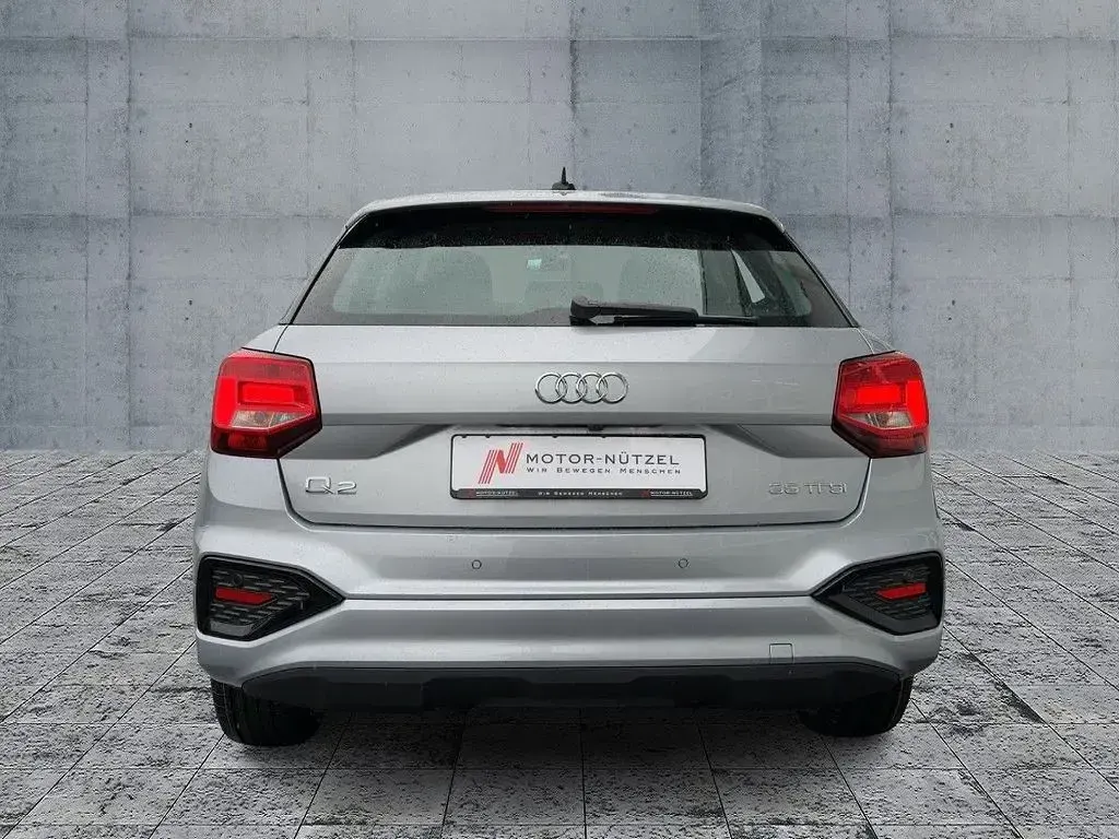 Neu Audi Q2 Advanced 150 PS (110 kW) 2026 Silber SUV