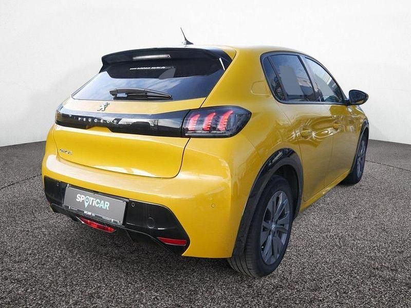Gebraucht Peugeot e-208 Allure 100 kW (136 PS) 2021 Gelb Kleinwagen