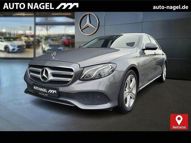 Selenitgrau metalliclack Gebraucht 2016 Mercedes E200 Avantgarde Limousine | 23.986 € (Fairer Preis) - Bild 1/2