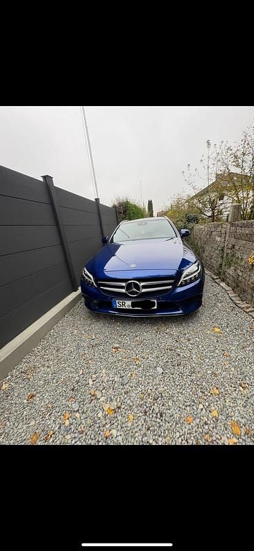 Gebraucht Mercedes C220 194 PS (142 kW) 2018 Blau Kombi