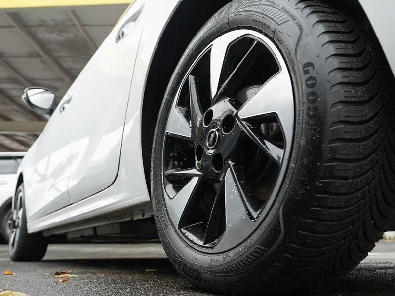 Gebraucht Opel Corsa-e Edition 100 kW (136 PS) 2022 Weiss Kleinwagen