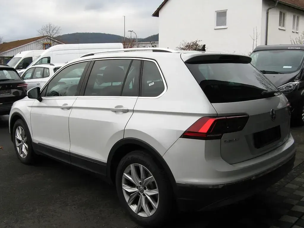 Gebraucht VW Tiguan Highline 150 PS (110 kW) 2020 Weiß SUV