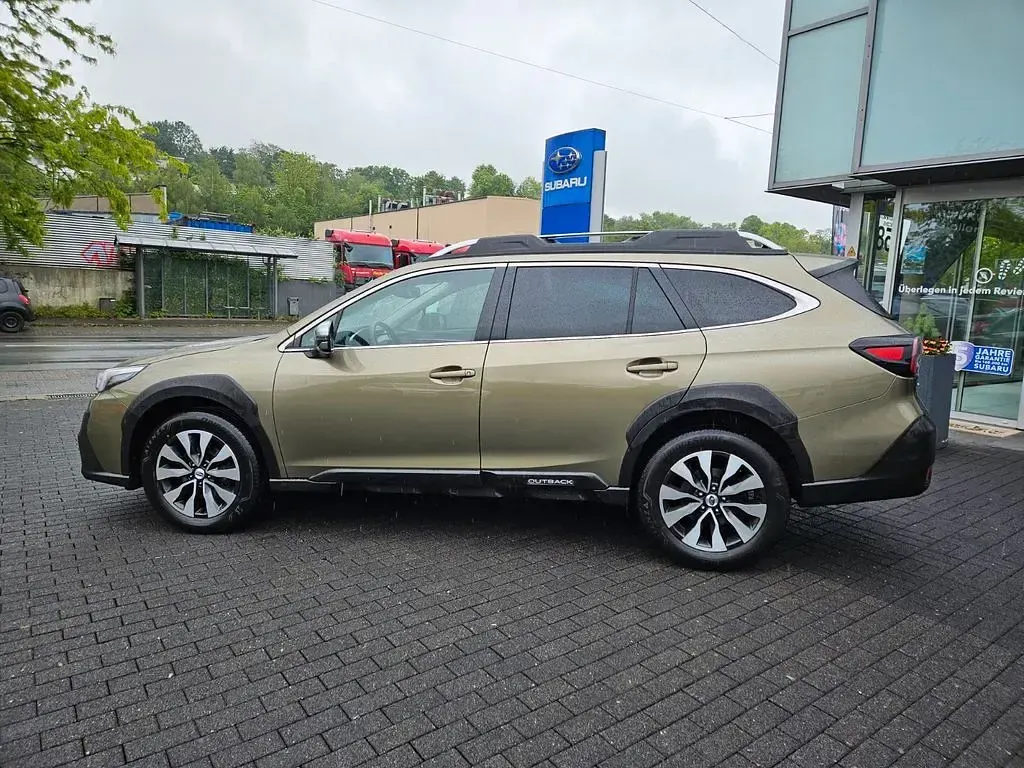 Gebraucht Subaru Outback Platinum 169 PS (124 kW) 2023 Grün Kombi