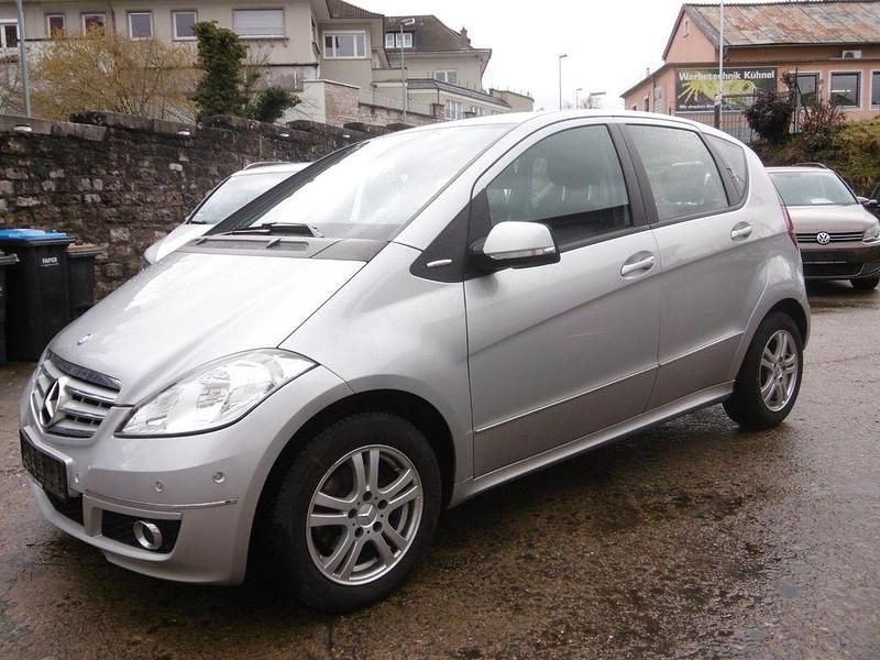 Gebraucht Mercedes A180 109 PS (80 kW) 2011 Silber Limousine