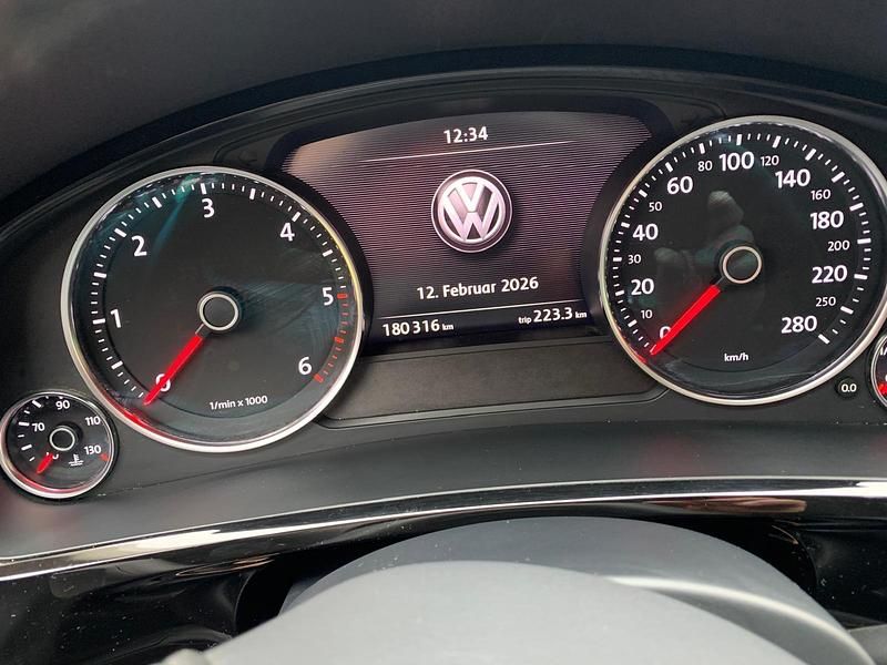 Gebraucht VW Touareg 263 PS (193 kW) 2018 Blau SUV