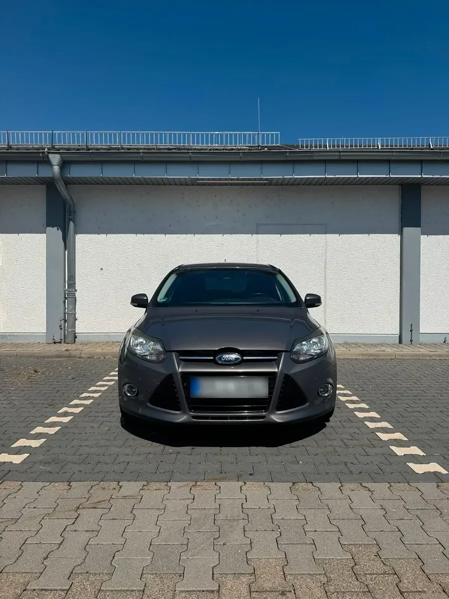 Gebraucht Ford Focus Titanium 182 PS (133 kW) 2012 Grau Kombi