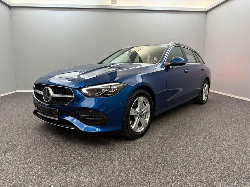 Spektralblau Gebraucht 2023 Mercedes C300e Avantgarde Kombi | 34.499 € (Guter Preis) - Bild 1/4