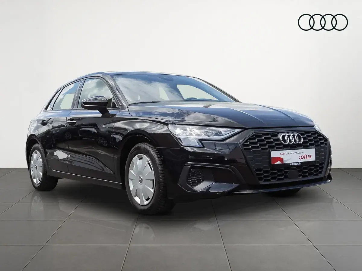 Używany Audi A3 Ambiente 150 KM (110 kW) 2023 Czarny Sedan/Limuzyna