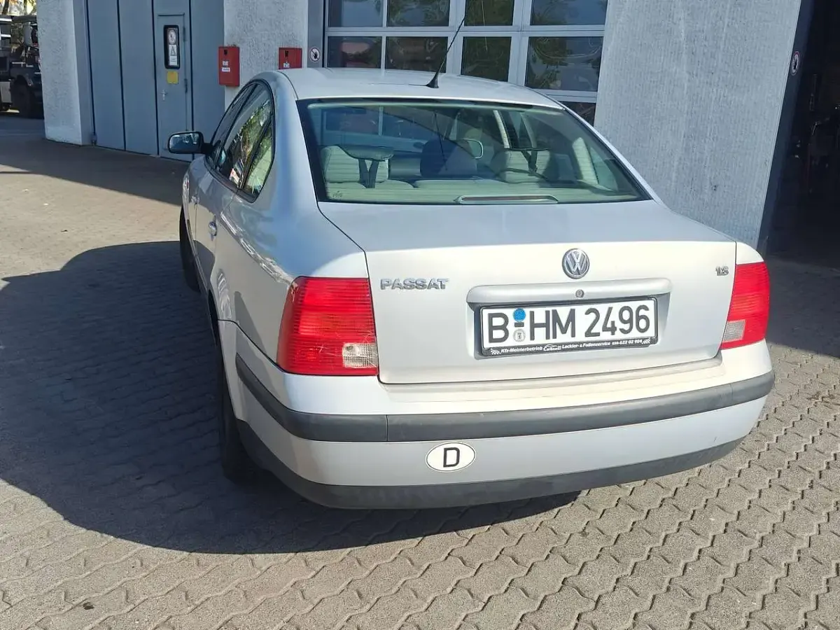 Gebraucht VW Passat 125 PS (91 kW) 1997 Silber Limousine