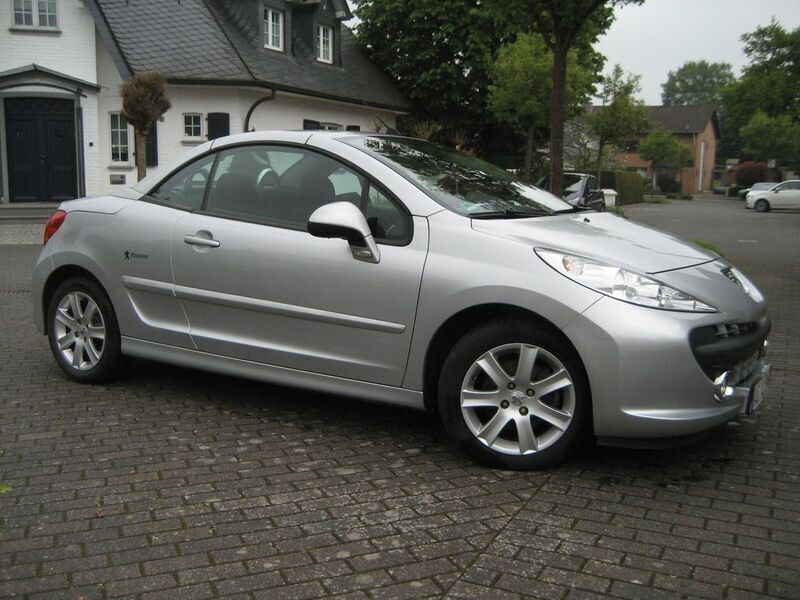 Silber Gebraucht 2009 Peugeot 207 CC Platinum Cabrio | 4.900 € (Fairer Preis) - Bild 1/4