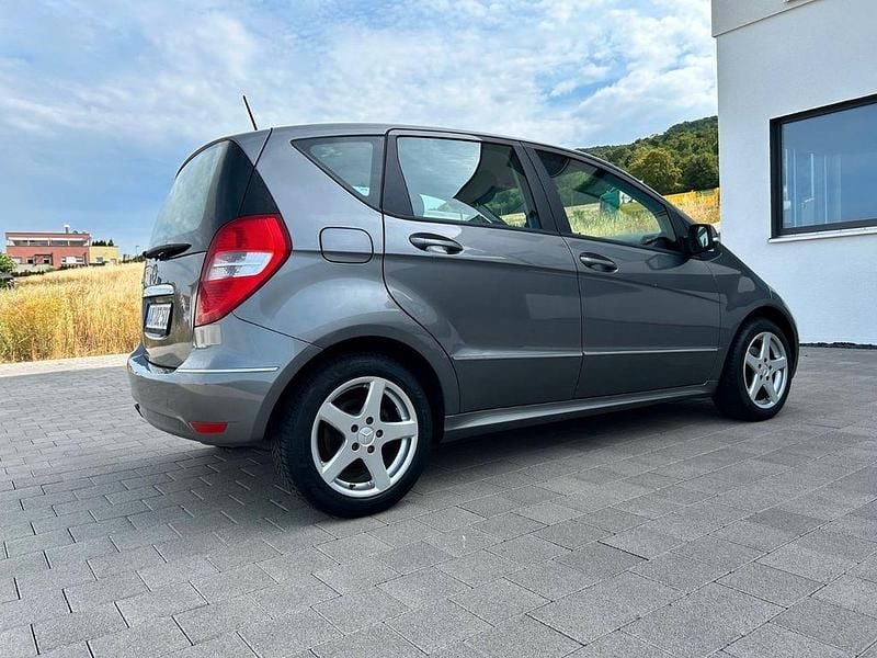 Grau Gebraucht 2009 Mercedes A160 Avantgarde Van / Kleinbus | 6.250 € (Fairer Preis) - Bild 1/4