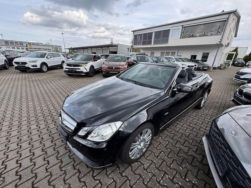 Second-hand Mercedes E200 184 CP (135 kW) 2010 Negru Cabrio