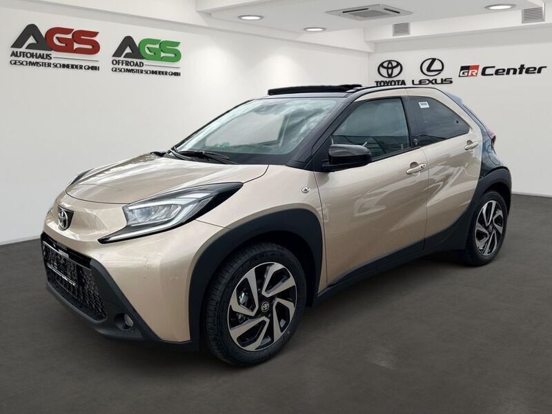 Beige Neu 2025 Toyota Aygo Kleinwagen | 20.650 € - Bild 1/4
