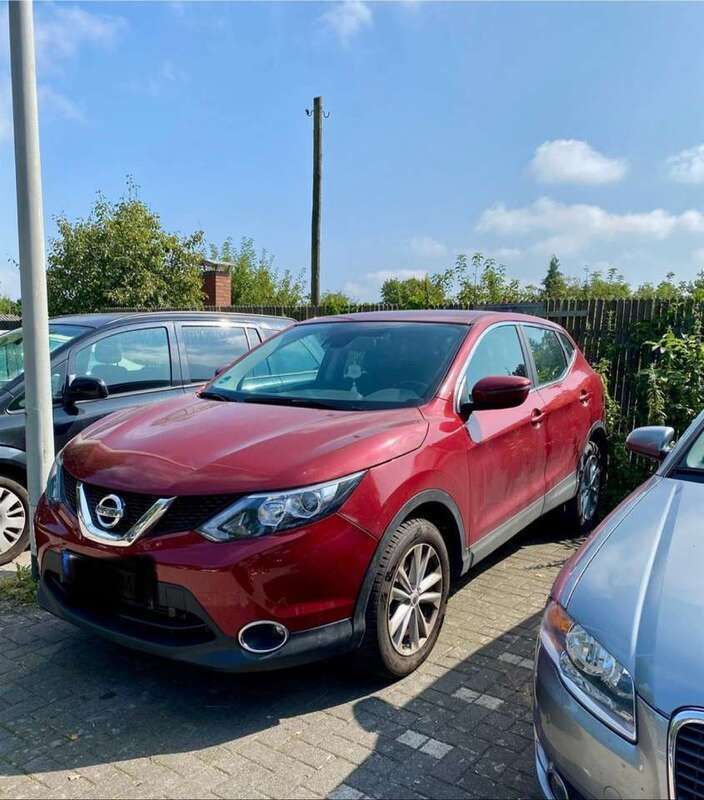 Rot Gebraucht 2015 Nissan Qashqai Acenta SUV | 13.500 € (Fairer Preis) - Bild 1/4