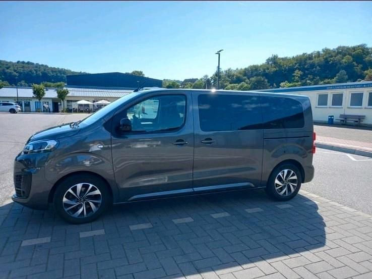 Grau Gebraucht 2022 Citroën Spacetourer Feel Van | 27.500 € - Bild 1/4