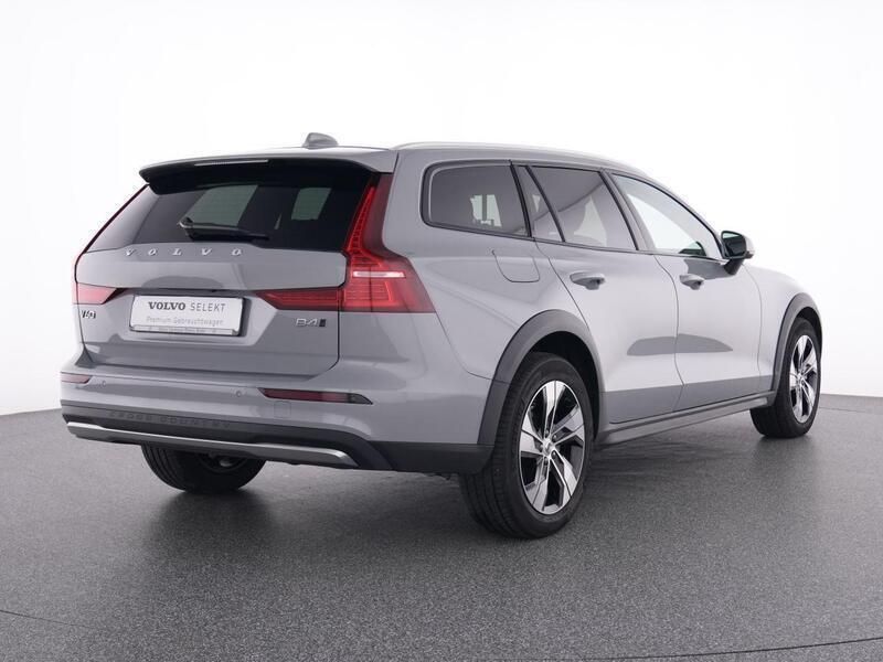 Gebraucht Volvo V60 CC Plus 197 PS (144 kW) 2023 Andere farbe Kombi
