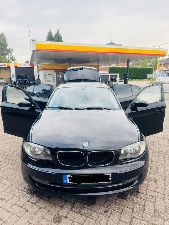 Schwarz Gebraucht 2009 BMW 116 Kleinwagen | 3.749 € (Fairer Preis) - Bild 1/4