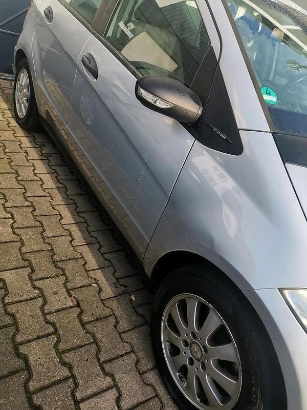 Używany Mercedes A150 95 KM (69 kW) 2006 Srebrny Sedan/Limuzyna