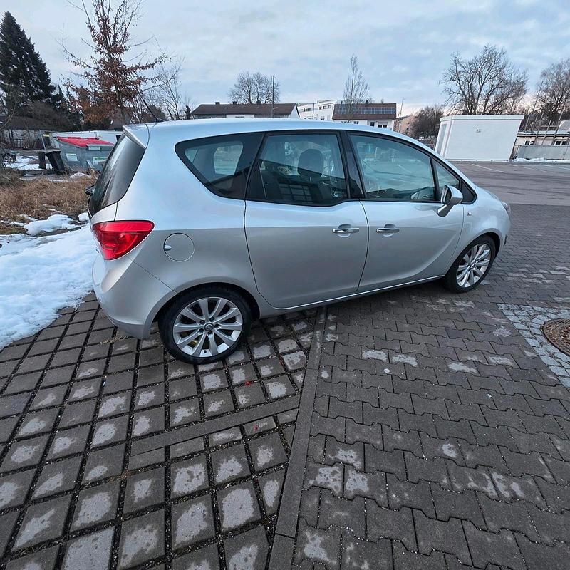 Gebraucht Opel Meriva 100 PS (73 kW) 2011 Silber Van / Kleinbus