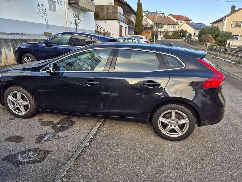 Gebraucht Volvo V40 Momentum 150 PS (110 kW) 2013 Limousine