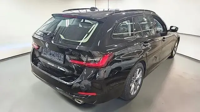 Gebraucht BMW 318 Shadowline 150 PS (110 kW) 2023 Grau Kombi