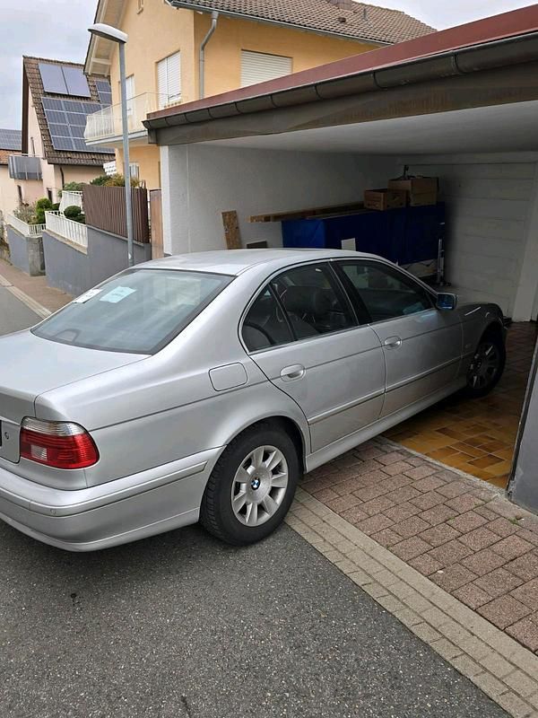 Gebraucht BMW 520 180 PS (132 kW) 2003 Silber Limousine