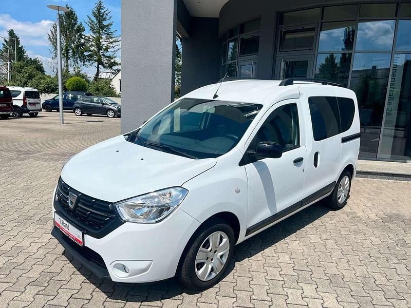 Weiß Gebraucht 2020 Dacia Dokker Comfort Van | 17.499 € (Etwas zu teuer) - Bild 1/4