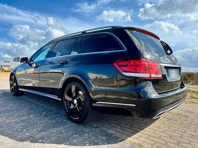 Gebraucht Mercedes E220 170 PS (125 kW) 2014 Schwarz Kombi