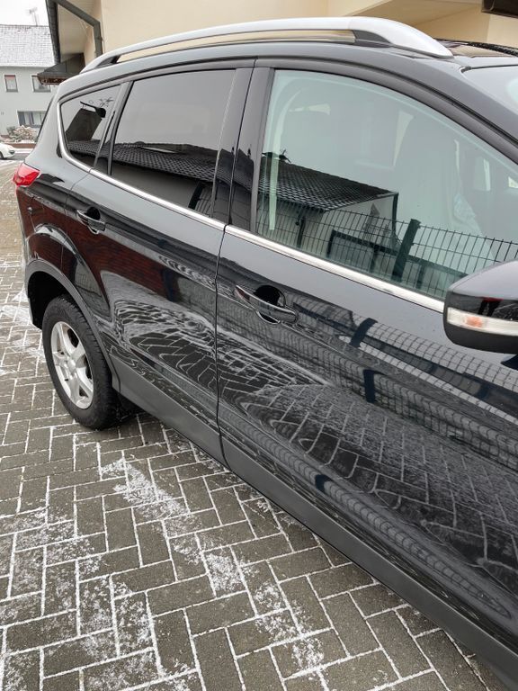 Gebraucht Ford Kuga Titanium 163 PS (119 kW) 2014 Schwarz SUV