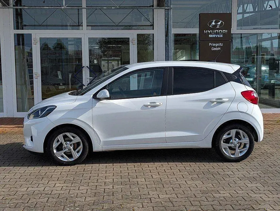 Gebraucht Hyundai i10 Edition 30 67 PS (49 kW) 2021 Weiß Kleinwagen