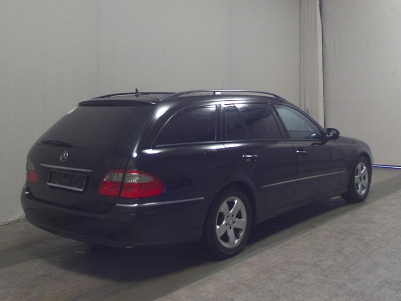 Gebraucht Mercedes E220 Avantgarde 170 PS (125 kW) 2009 Obsidianschwarz metalliclack Kombi