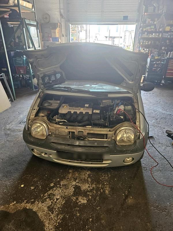 Grau Gebraucht 2002 Renault Twingo Kleinwagen | 450 € - Bild 1/4