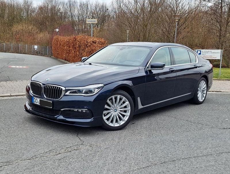 Blau Gebraucht 2017 BMW 740L Limousine | 36.800 € (Fairer Preis) - Bild 1/4