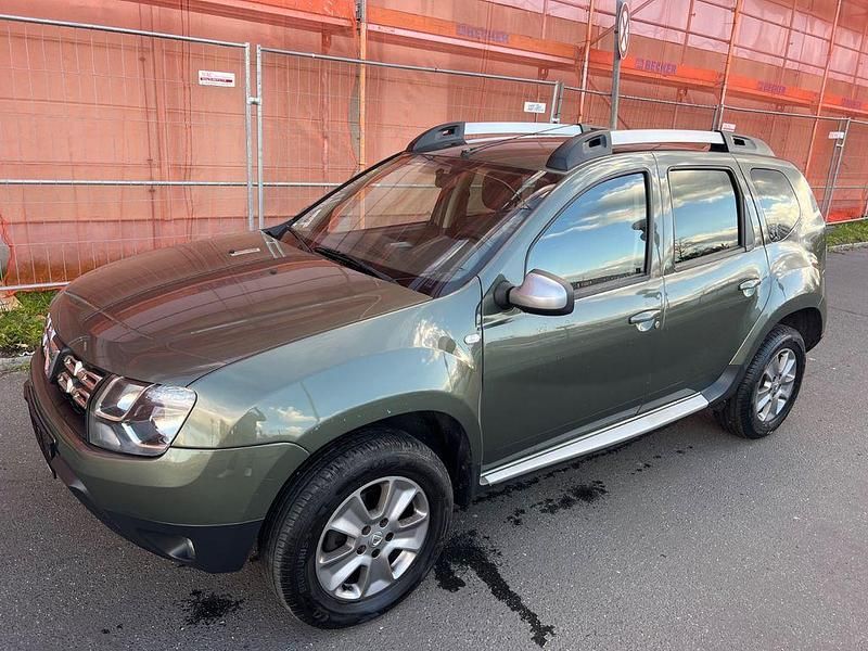 Grün Gebraucht 2014 Dacia Duster Prestige SUV | 6.290 € (Fairer Preis) - Bild 1/4