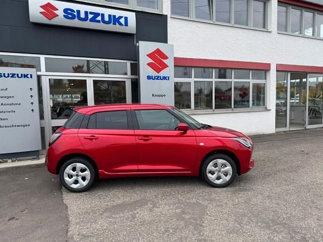 Neu Suzuki Swift Comfort 83 PS (61 kW) 2025 Rot Kleinwagen