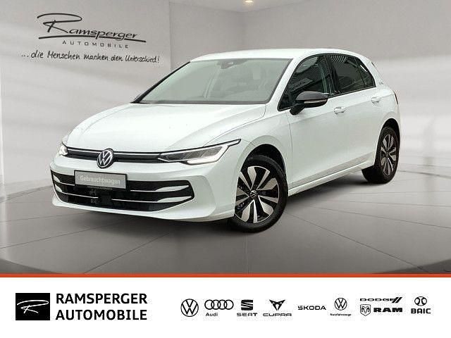 Weiß (pure white) Gebraucht 2024 VW Golf VIII Goal Limousine | 29.490 € (Superpreis) - Bild 1/4
