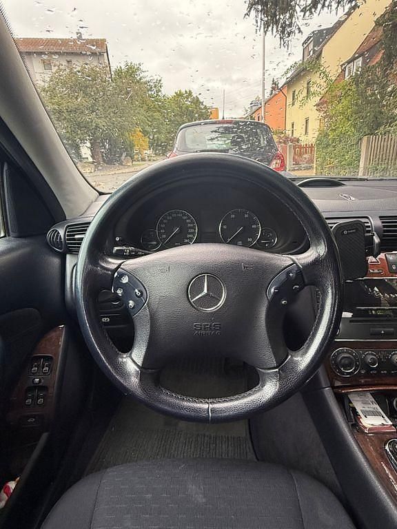 Silber Gebraucht 2004 Mercedes 220 Limousine | 5.000 € (Fairer Preis) - Bild 1/4