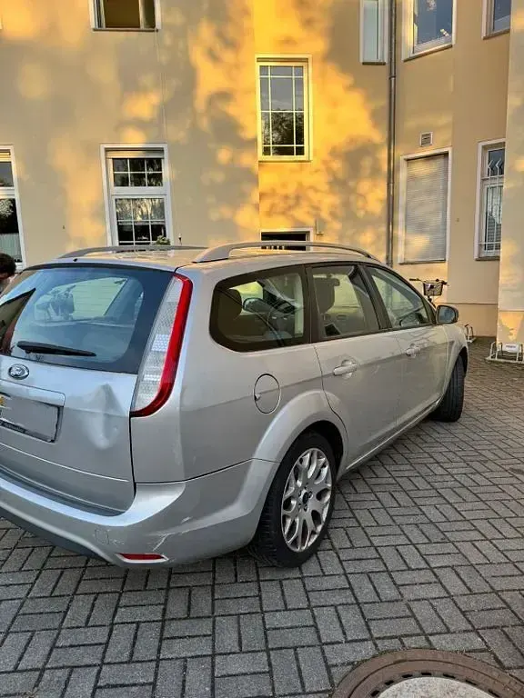 Occasion Ford Focus Titanium 116 ch (85 kW) 2009 Argent Berline