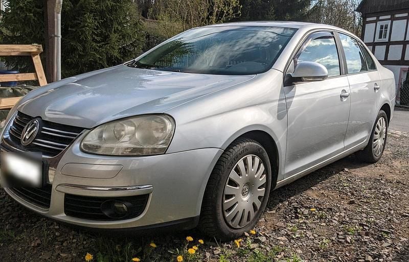 Usado VW Jetta 116 HP (85 kW) 2007 Prateado Sedan