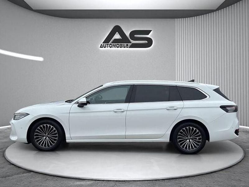 Gebraucht VW Passat Elegance 150 PS (110 kW) 2024 Weiß Kombi