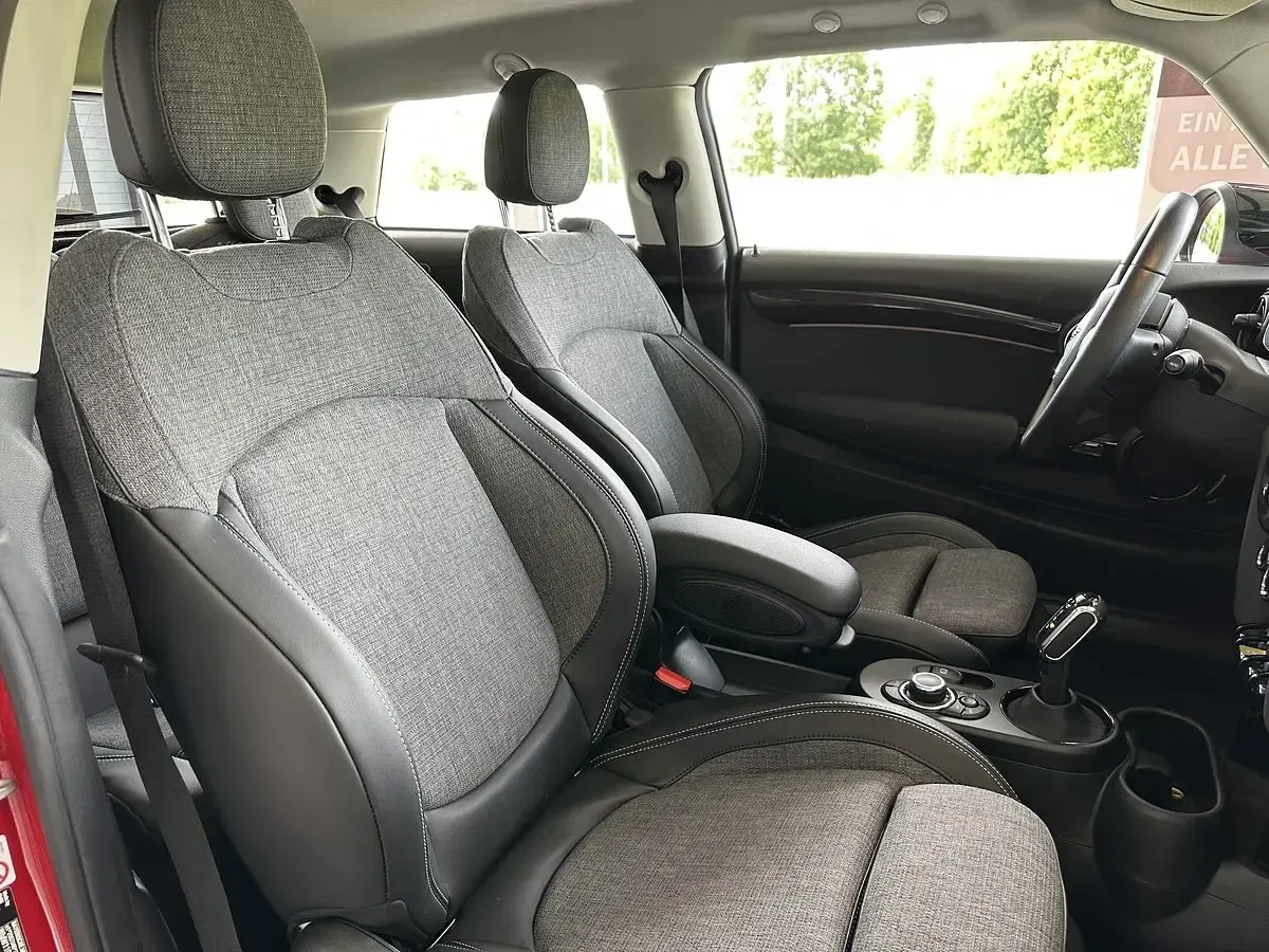 Gebraucht Mini Cooper SE Classic 135 kW (184 PS) 2023 Rot Kleinwagen