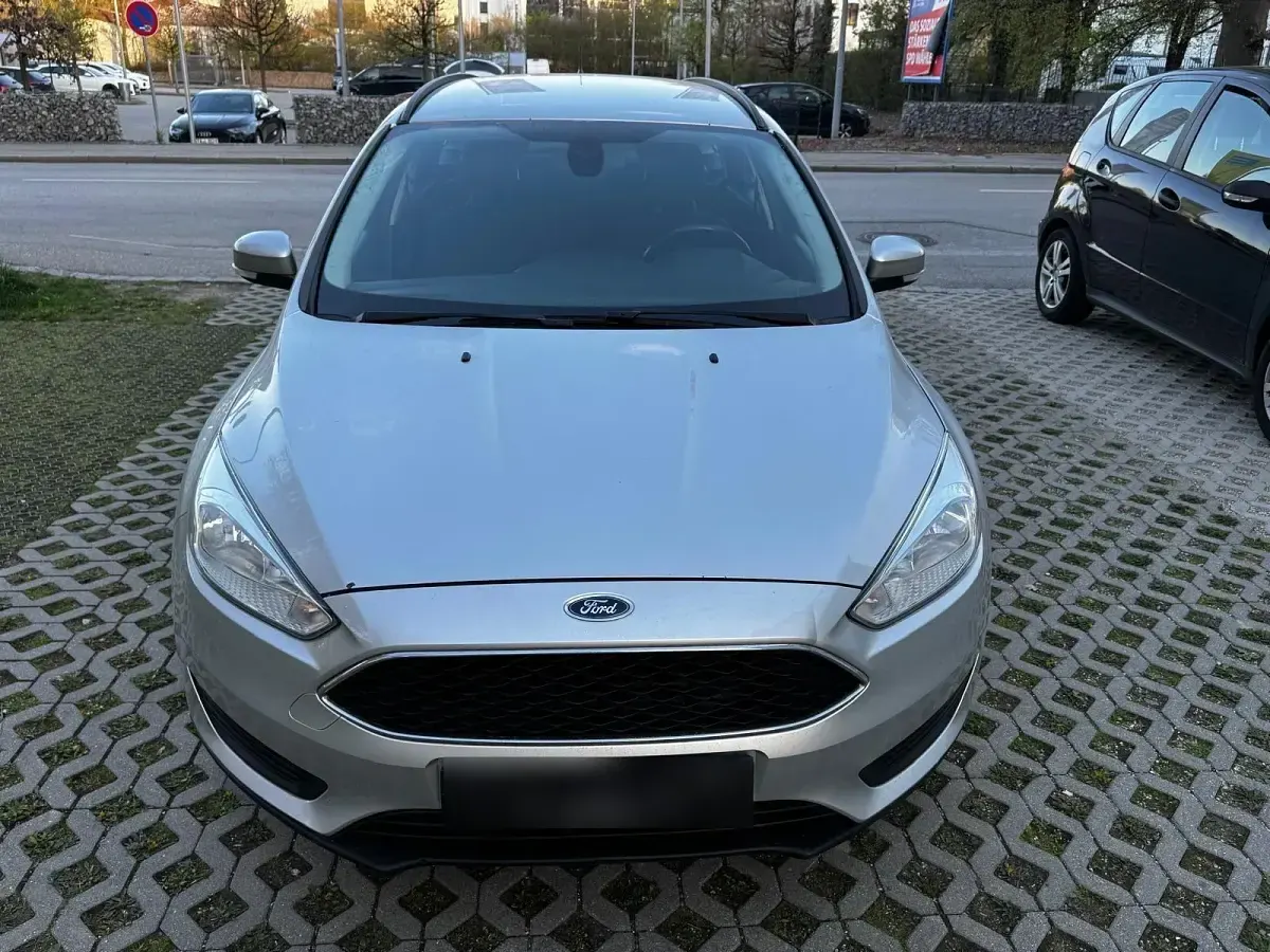 Usado Ford Focus 120 CV (88 kW) 2016 Plateado Familiar
